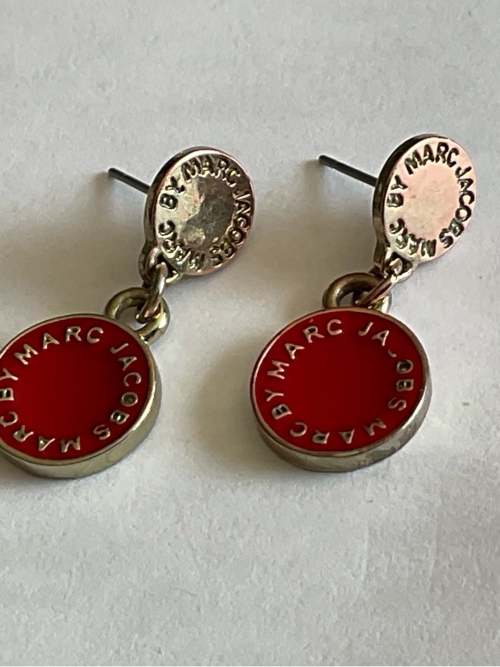 Marc Jacobs Red Enamel Logo Disc Drop Earrings🎁 Free gift - Picture 2 of 4
